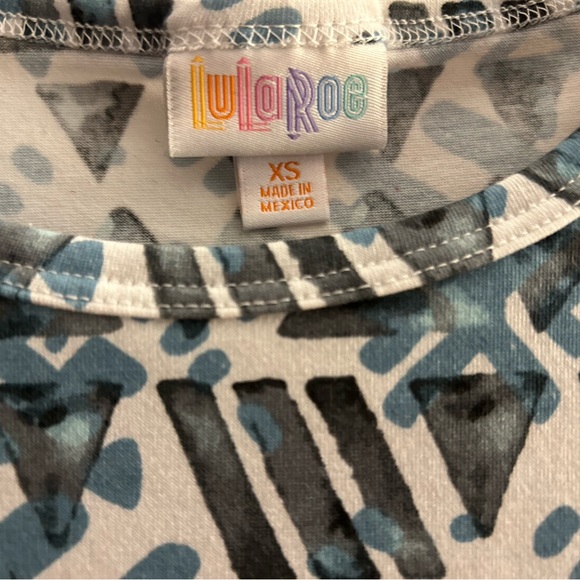 2/$15 bundle- LulaRoe Melissa flowy Top XS Aztec print - Picture 3 of 4